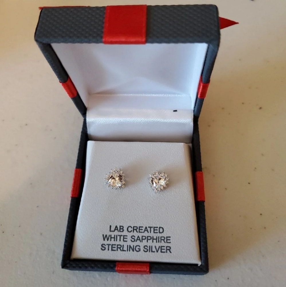 White sapphire heart-shaped earring set-New